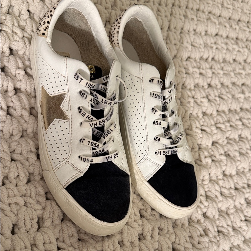Vintage Havana White Leather Sneakers with Black Toe & Gold Star